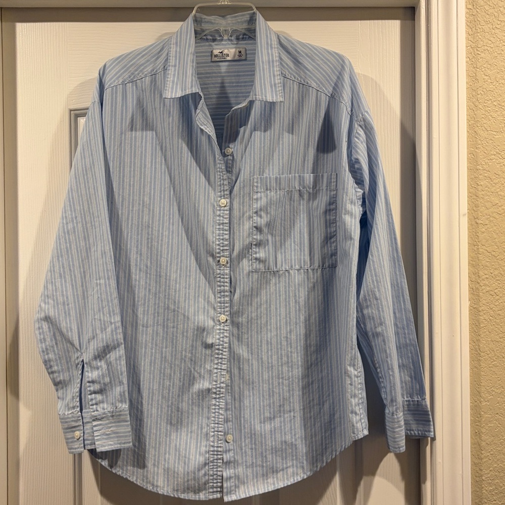 Hollister women’s  Light Blue Striped Shirt like new size M - Picture 3 of 4